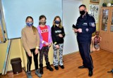 Policjanci z Kościerzyny, zajmujący się profilaktyką młodzieży, przeprowadzili spotkania z uczniami klas VII i VI szkoły podstawowej