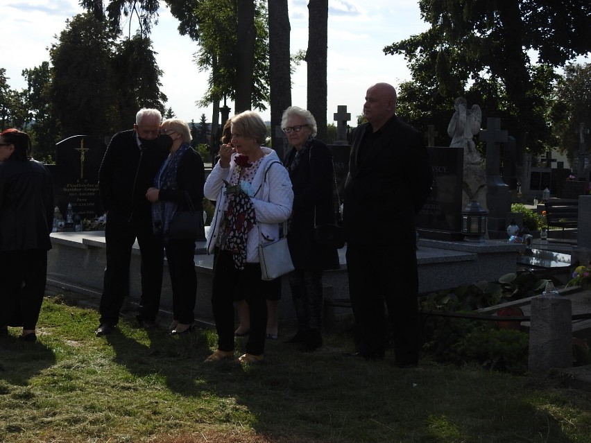 Pogrzeb śp. Janusza Karpińskiego. Rodzina i przyjaciele towarzyszyli mu w ostatniej drodze [zdjęcia]
