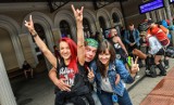 Z Bydgoszczy na Pol'and'Rock Festival. Kolorowy tłum odjechał specjalnym pociągiem [zdjęcia]