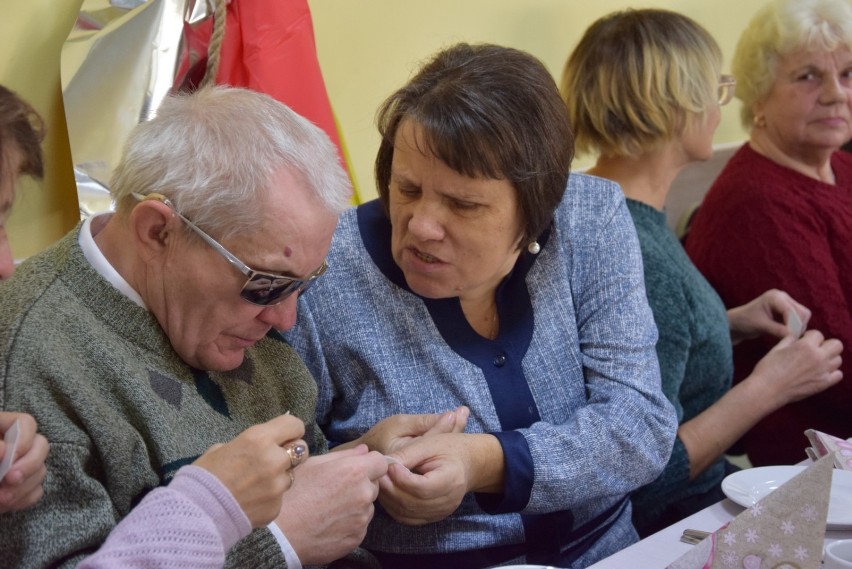 Spotkanie wigilijne Polskiego Związku Niewidomych w Skierniewicach