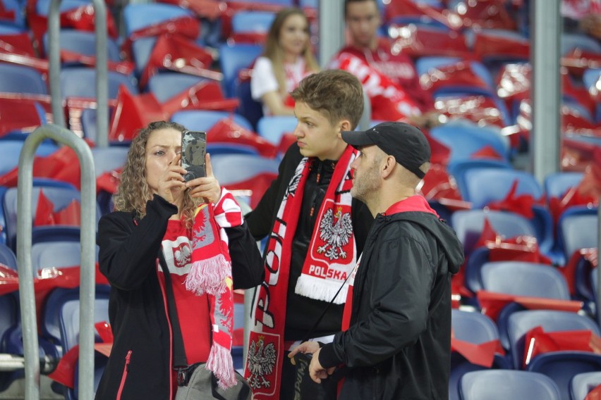 Polska - Portugalia: Kibice na Stadionie Śląskim w Chorzowie [DUŻO ZDJĘĆ]