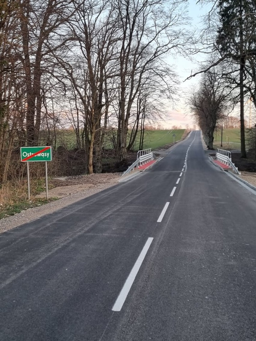 Koniec wertepów na drodze do Ostrowąsów w gminie Barwice [zdjęcia]