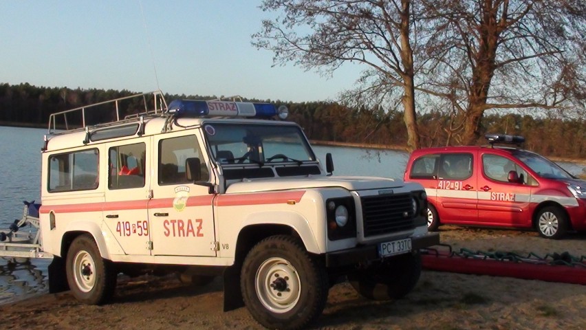 Rybak zaginął na jeziorze w gminie Wieleń. Trwa akcja poszukiwawcza