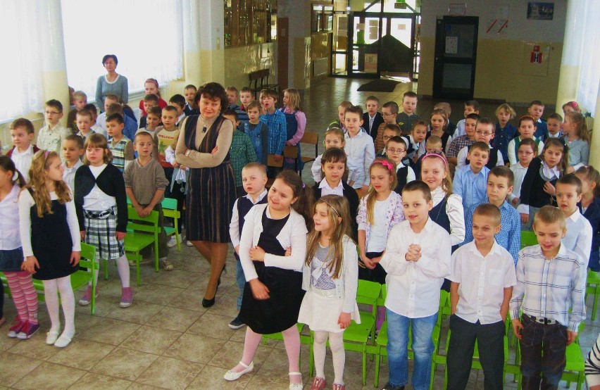 Uczniowie Szkoły Podstawowej nr 9 w Malborku zostali pasowani na czytelników biblioteki