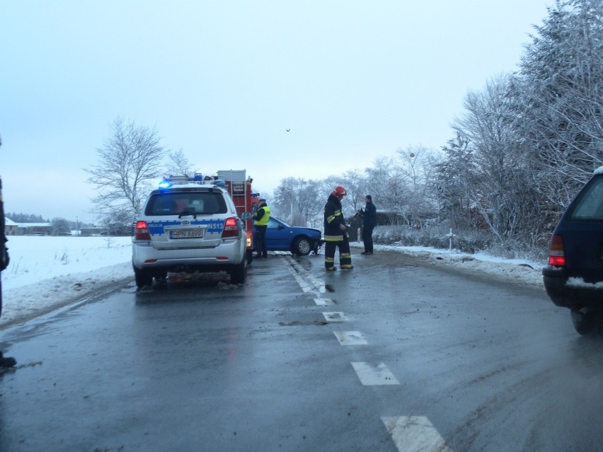 Hopowo: Wypadek na drodze krajowej nr 20. Dwie osoby ranne (ZDJĘCIA)