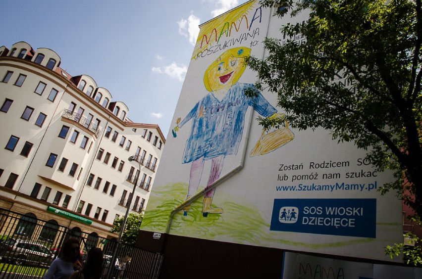 Natalia Kukulska zaprezentowała Mural "Mama Poszukiwana"....