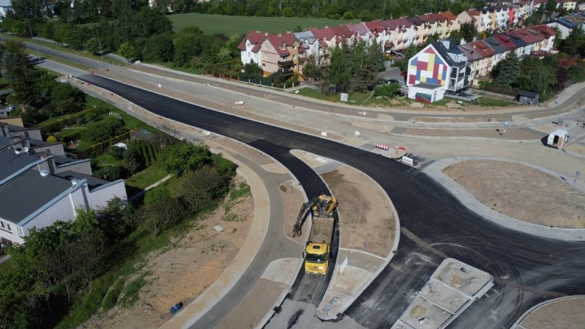Trwa budowa zbiorczej drogi południowej w Legnicy, zobacz jak przebiegają prace