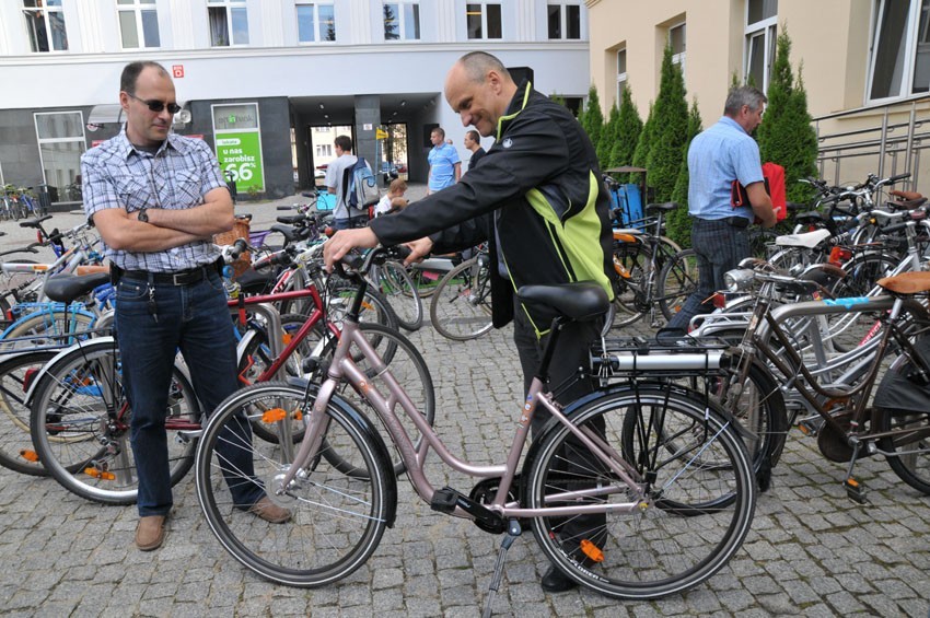 Wystawa rowerów przed Urzędem Miasta Łodzi