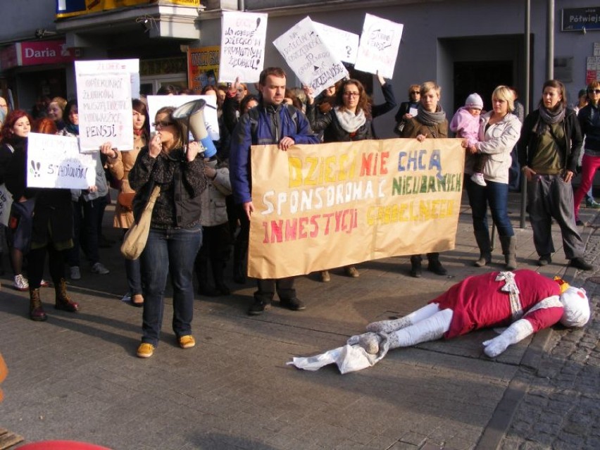 protest przeciwko podwyżkom w żłobkach, protest na...