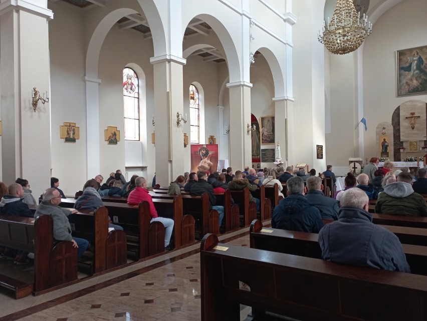 Święcenie pokarmów w kościele Garnizonowym w Skierniewicach
