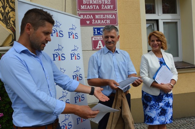 Pomysłodawcami projektu są radni PiS A. Jaworski i J. Stroynowski oraz J. Werstler-Wojtaszek oraz nieobecny na zdjęciu Tadeusz Płóciennik.