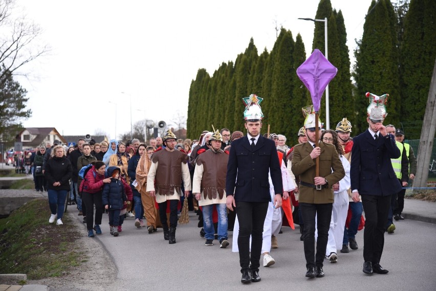 Droga Krzyżowa w gminie Tryńcza. Wydarzenie zgromadziło ponad tysiąc wiernych [ZDJĘCIA]