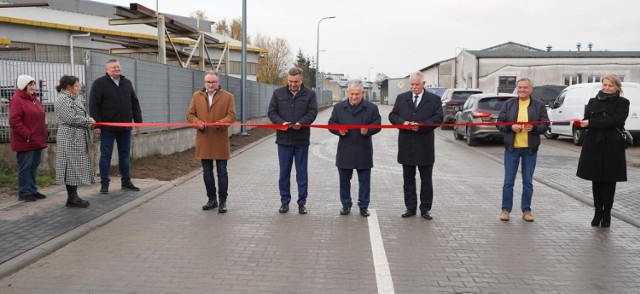 9 listopada miało miejsce uroczyste otwarcie ulic Towarowej i Mickiewicza w Człuchowie. To inwestycja ważna szczególnie dla lokalnych przedsiębiorców.