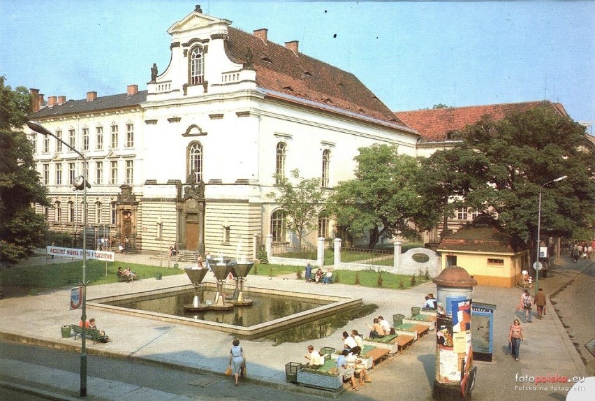 I Liceum Ogólnokształcące w Legnicy na dawnych fotografiach. Dawniej był tu klasztor! Zobacz, jak wyglądał budynek ponad 100 lat temu