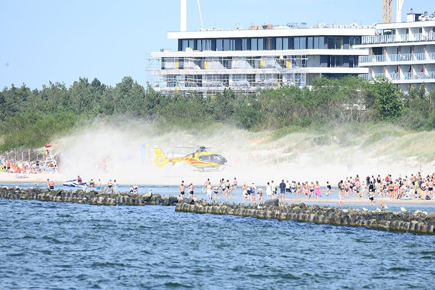 Akcja ratunkowa na plaży w Darłówku. Lądował śmigłowiec LPR