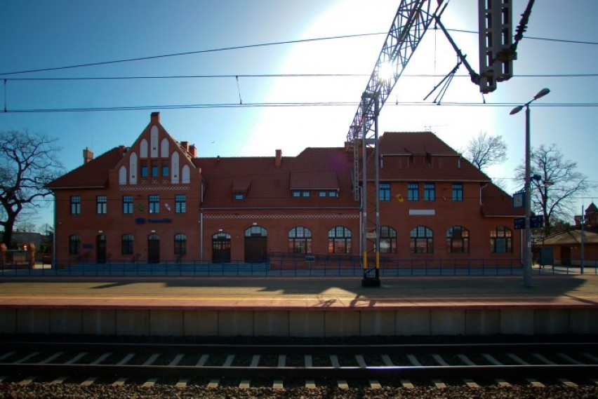 Zabytkowy dworzec w Pszczółkach po remoncie. Unowocześniony i bardziej ekologiczny!