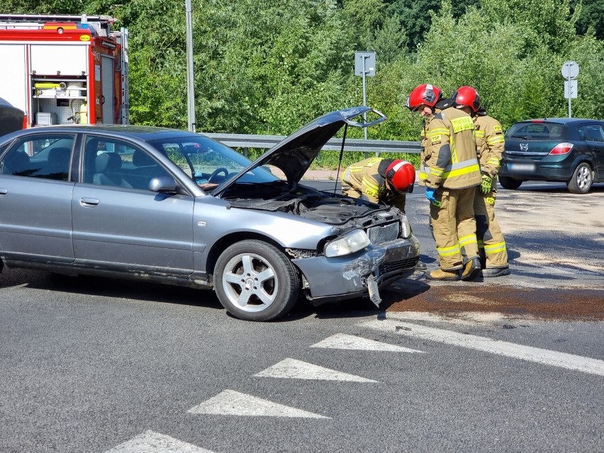 Przemyśl. Kierujący audi nie ustąpił pierwszeństwa i zderzył się z hondą [ZDJĘCIA]