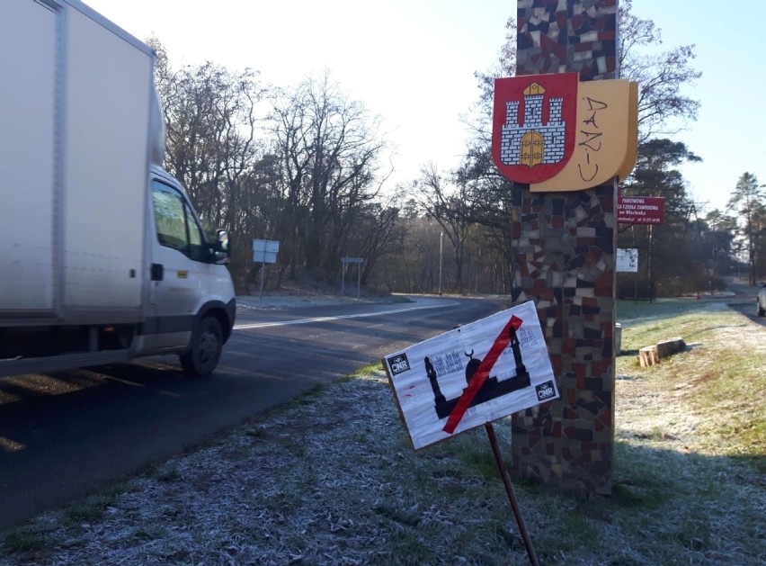 Sprzeciw wobec islamu na wjeździe do Włocławka. Ktoś postawił nielegalny znak