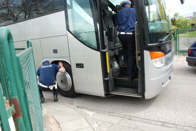 Policyjna kontrola autokarów