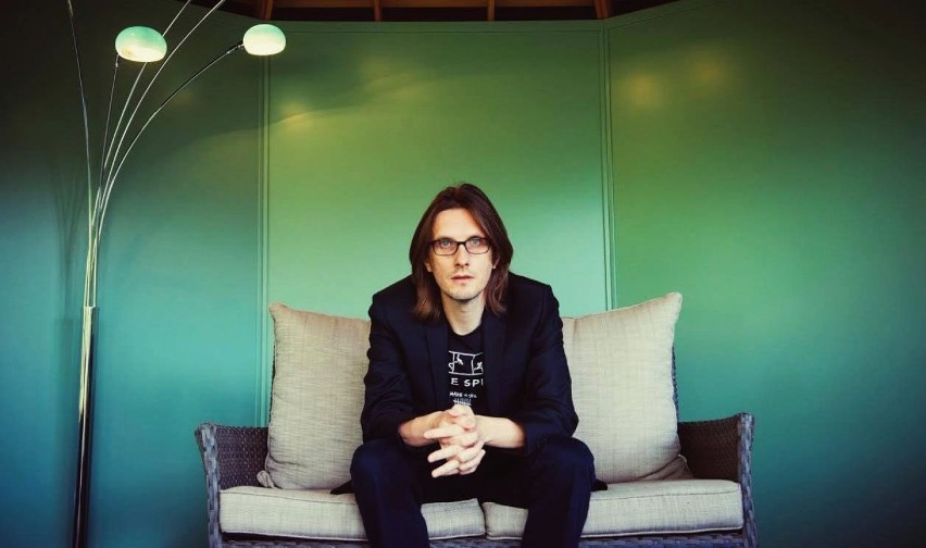 Steven Wilson promuje "Hand. Cannot. Erase" klipem z Poznania