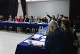 Radni opozycyjni chcą podziału gminy Opoczno na miejską i wiejską. Odwołali szefa komisji i zastępcę