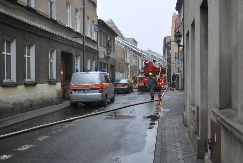 Pożar kamienicy na ulicy Średniej w Lesznie.