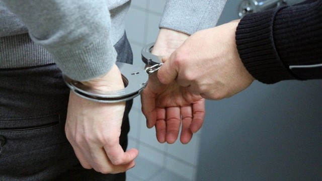 21-letni mieszkaniec Sulejowa został zatrzymany przez policjantów w Piotrkowie. Miał przy sobie metamfetaminę
