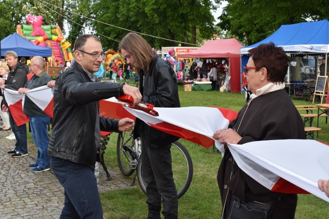 Majówka w Krośnie Odrzańskim i bicie rekordu długości polskiej flagi.