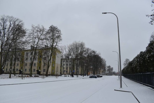 Ponad miesiąc temu zakończyła się przebudowa ul. Tysiąclecia, a latarnie wciąż nie świecą