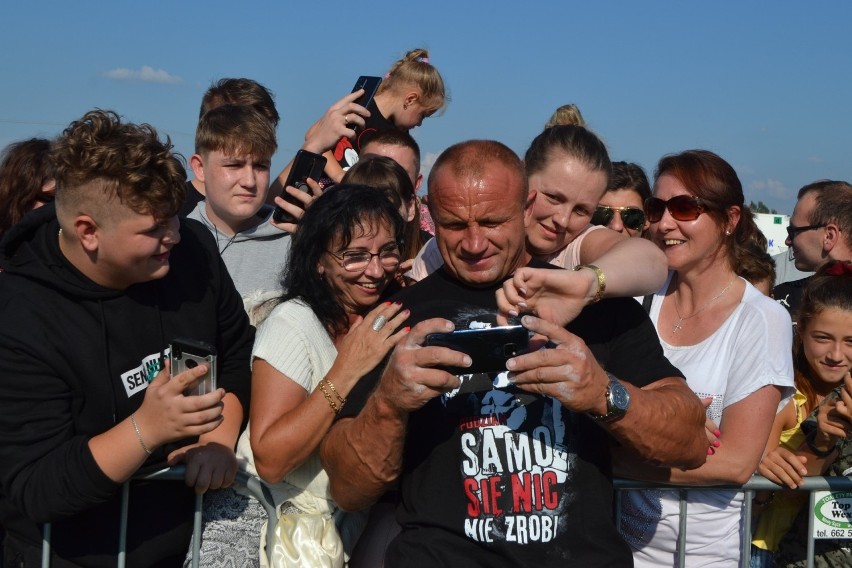 Strongmen „Pudzian” na Sądecczyźnie. Wspólne selfie z kibicami [ZDJĘCIA]