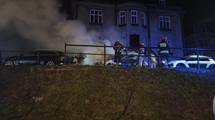 Pożar osobowego opla na ul. Sienkiewicza w Przemyślu [ZDJĘCIA CZYTELNIKA]
