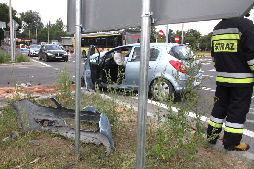 Wypadek na skrzyżowaniu Tarnowskiej i Wapiennikowej w Kielcach. Są ranni  