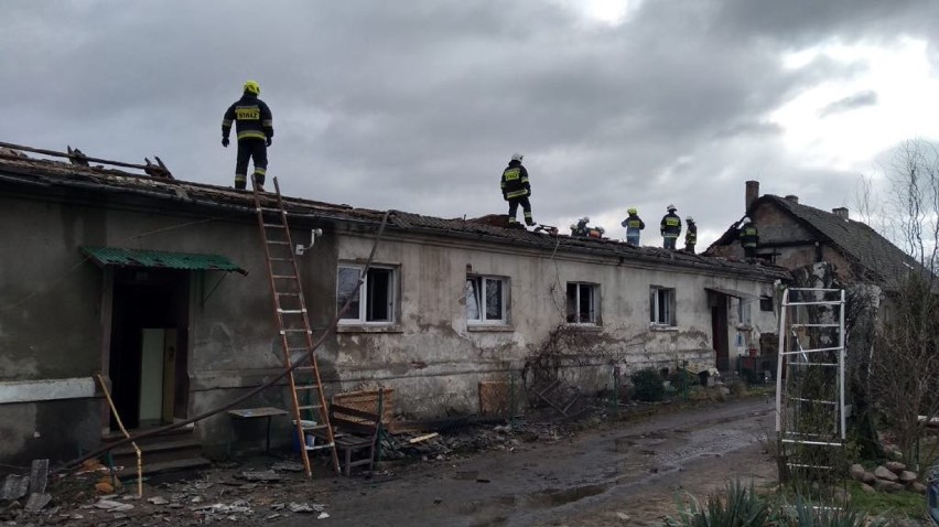 Irządze. Pożar domu wielorodzinnego. Siedem rodzin straciło dach nad głową [ZDJĘCIA]