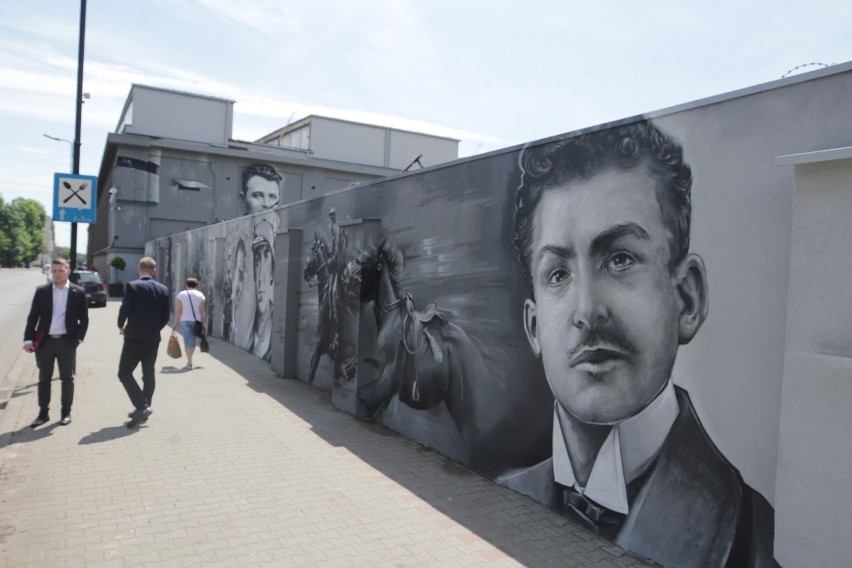 Siemianowice Śląskie. Odsłonięto mural upamiętniający powstania śląskie. Autorem malunku jest Wojciech Walczyk