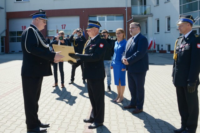 Oficjalne wręczenie decyzji Komendanta Głównego Państwowej Straży Pożarnej włączającej jednostkę OSP w Chodenicach w struktury KSRG, 15.05.2024