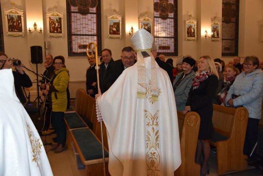 Uroczyste otwarcie świetlicy wiejskiej w Kiełpinie z udziałem ks. biskupa Arkadiusza