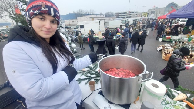 Uczniowie Gastronomika ugotowali 60 litrów barszczu. Przepis znajdziecie w galerii zdjęć.