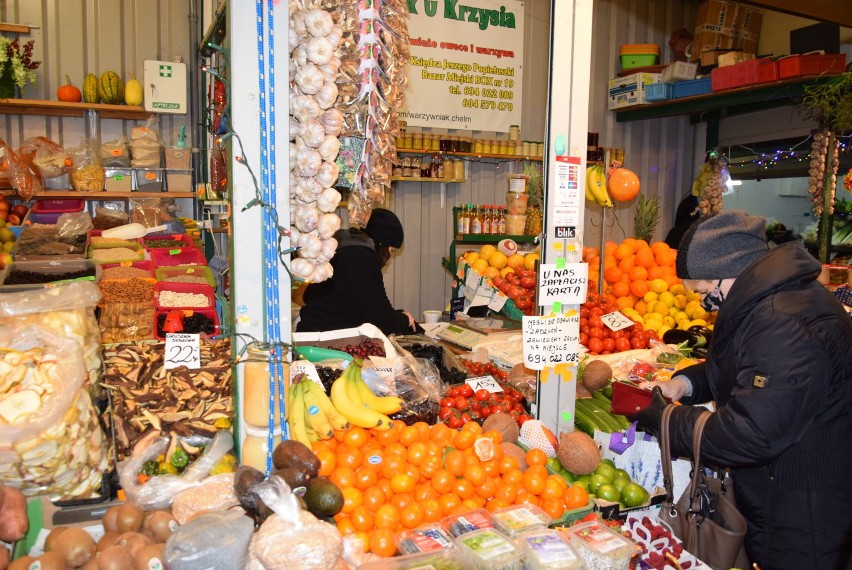 Świąteczne zakupy przed nami. Ile kosztują warzywa i owoce na chełmskim bazarze? Zobaczcie zdjęcia w naszej galerii