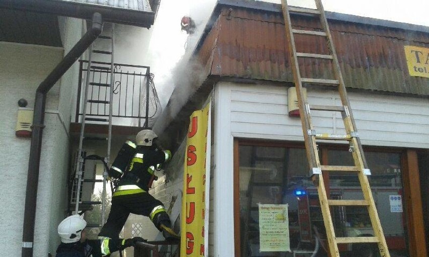 Pożar w Kamionce Wielkiej. Ogień w sklepie gasiło 7 straży pożarnych [ZDJĘCIA]