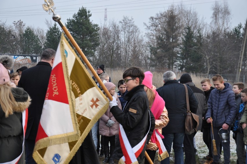 Na cmentarzu przy ul. Kaliskiej stanęły krzyże upamiętniające zapomnianych bohaterów