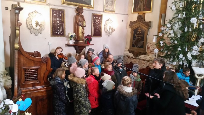 Koncert kolęd w kościele pw. NMP Wniebowziętej w Zbąszyniu, z udziałem  ks. wikariuszy