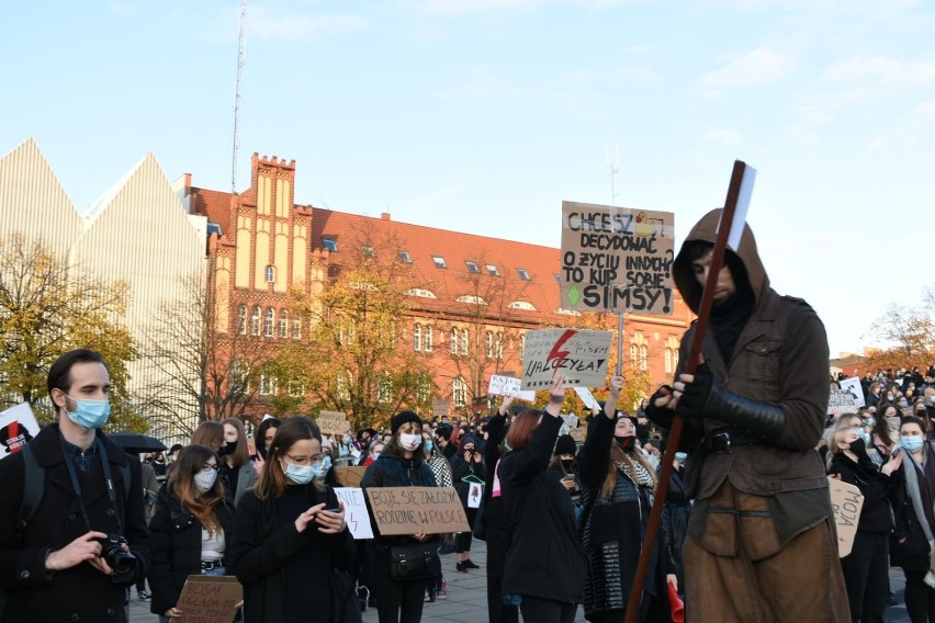 Protesty kobiet w Szczecinie i Policach. Pierwsze zarzuty dla organizatorek strajków