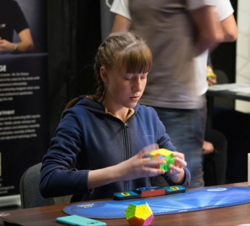 17-letnia Magda Pabisz z Jasła Mistrzynią Polski 2020 w układaniu kostki Rubika. Pobiła też aż trzy rekordy Europy