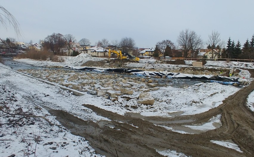 Nowy Sącz. Rzeka Kamienica zmieni się nie do poznania. Zbliża się koniec modernizacji progów. Zobacz zdjęcia