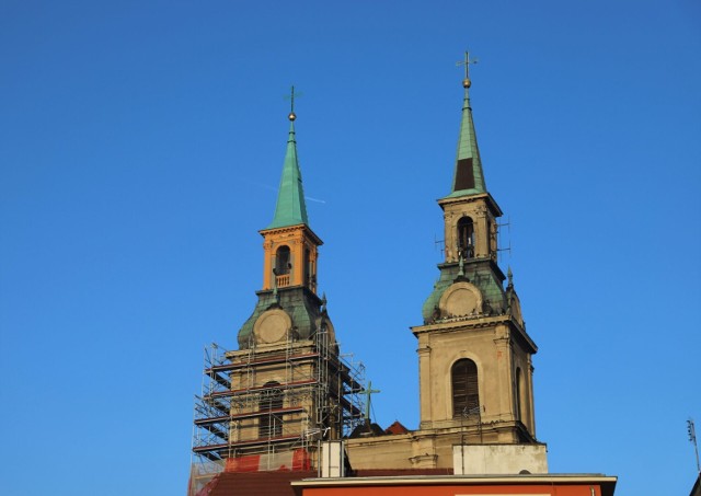 Widać efekt prac remontowych przy kościele Podwyższenia Krzyża Świętego i Św. Mikołaja.