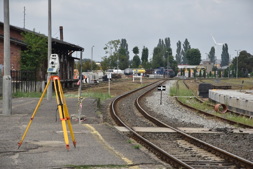 Nowe perony, wiaty, ławki i oświetlenie. Trwa remont stacji...