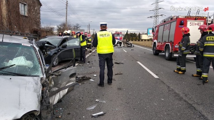 Mikołów: Wypadek na Gliwickiej - doprowadził do niego 19-latek [ZDJĘCIA, NOWE FAKTY]