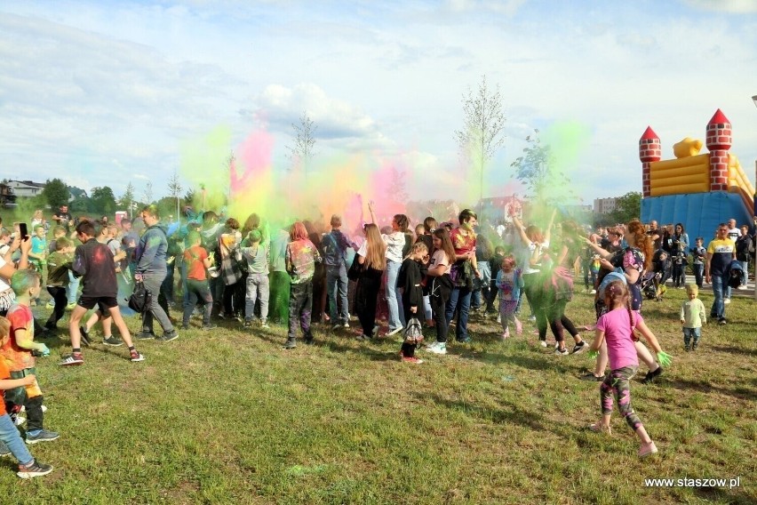Festiwal Kolorów w Staszowie. Tysiące barw w Parku Górników Siarkowych. Zobacz zdjęcia 
