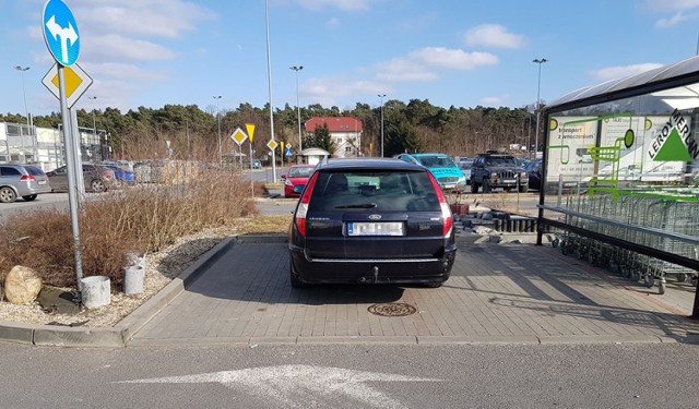 Brak słów na takie parkowanie...