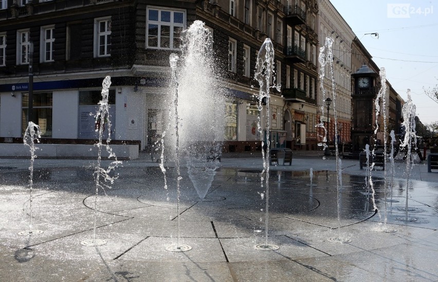 Pierwsze fontanny w Szczecinie już działają i zachwycają...